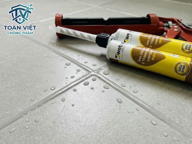Chống thấm nhà vệ sinh không cần đục gạch có bền không? 4 Keo chít mạch gốc Epoxy 2 thành phần bám dính chắc vào cạnh gạch, chống co ngót và ngăn nước thấm qua đường ron 100%