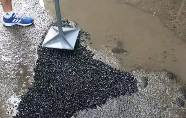 Bê tông nhựa nguội là dạng phổ biến của nhựa đường lạnh.