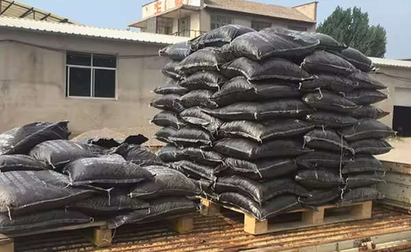 Quy cách bao 25kg giúp nhựa đường lạnh dễ vận chuyển và phù hợp sửa chữa nhỏ.