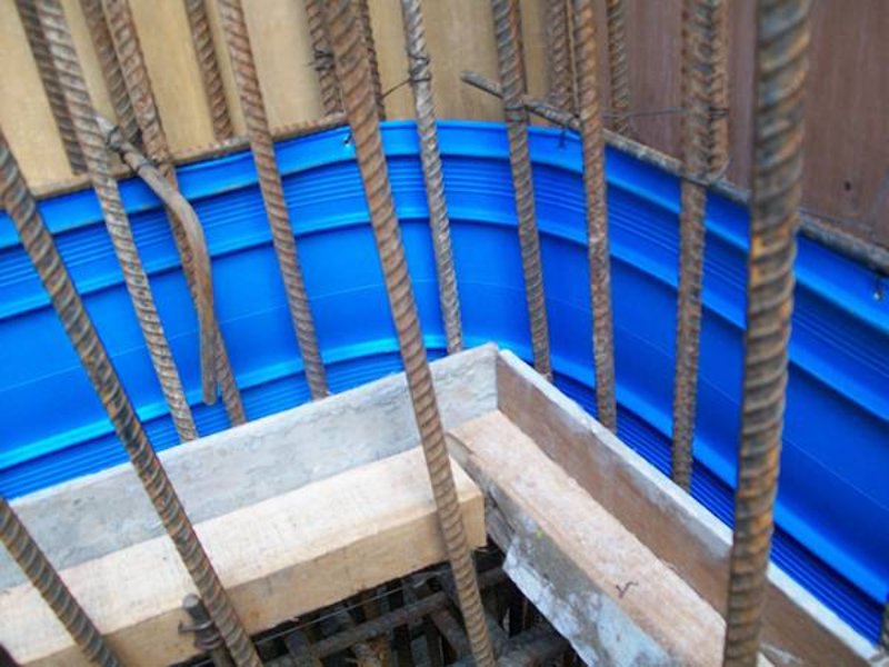 Lắp đặt băng cản nước xử lý mạch ngừng hố pit thang máy