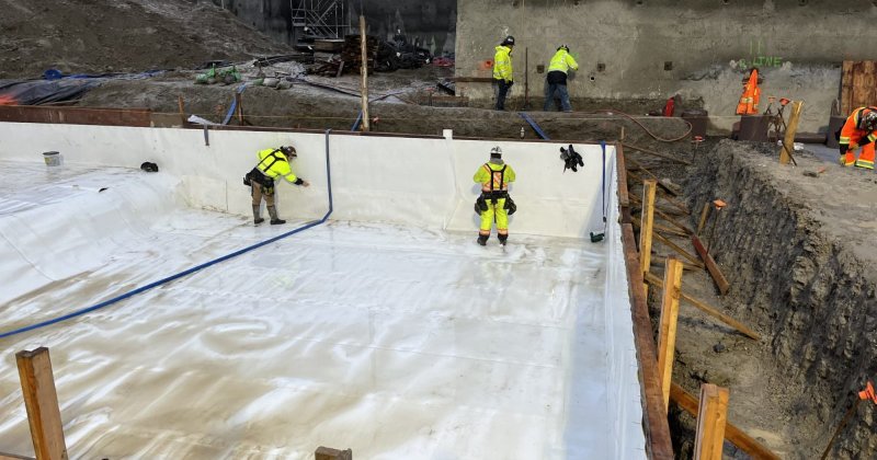 Dán màng khò chống thấm hố pit thang máy xây mới