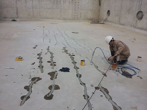 Quy trình bơm keo xử lý vết nứt bê tông, chống thấm hiệu quả 7 Dich-vu-xu-ly-vet-nut-chong-tham-dot-tai-Toan-Viet