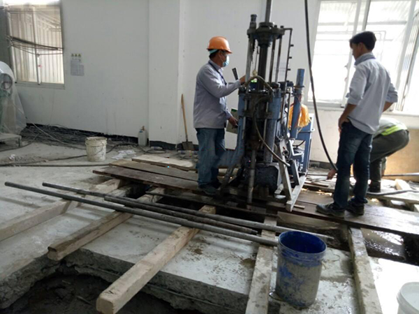 Phuong-phap-bom-hoa-chat-gia-co-nen