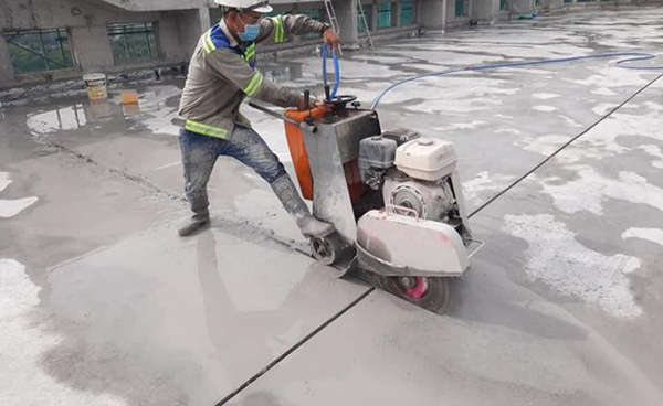 Tai-sao-can-cat-ron-va-xu-ly-mach-ngung-cho-san-be-tong