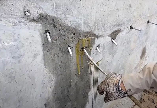 Quy trình bơm keo xử lý vết nứt bê tông, chống thấm hiệu quả 6 Tien-hanh-bom-keo-ap-luc-cao