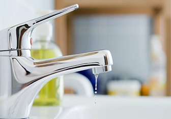 anh-img-voi-nuoc-lavabo-bi-ro-ri