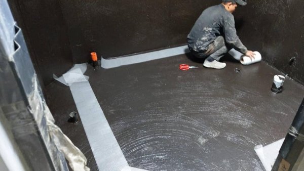 Sửa chữa nhà cũ bị ngấm nước tại khu vực Quán Thánh 