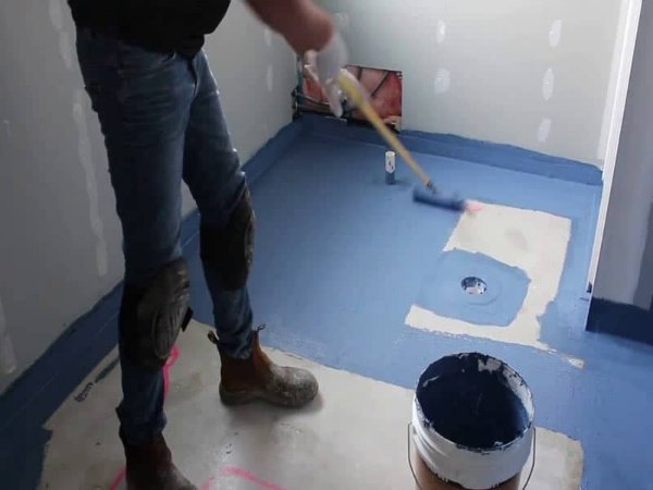 Chuyên gia xử lý rò rỉ cổ ống thoát nước và quét sơn lót chống thấm nhà vệ sinh tại Đống Đa
