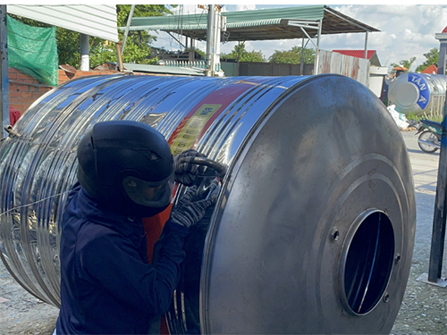 dich-vu-sua-han-bon-inox-tai-nha