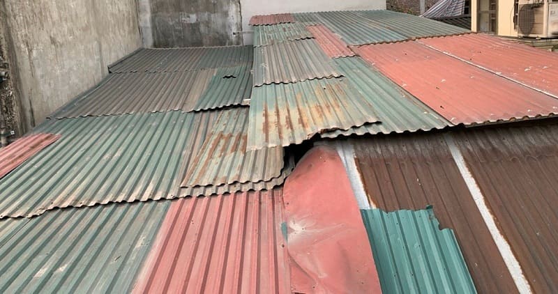 Mái tôn bị dột do nhiều nguyên nhân khác nhau