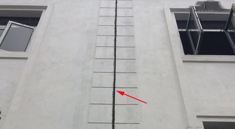 Khe lún giữa hai khối nhà