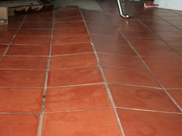 Nền nhà bị phồng lên