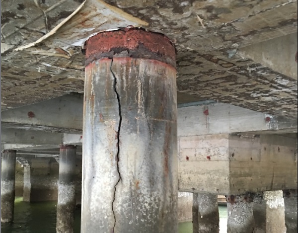 Nứt thẳng đứng giữa nhịp dầm bê tông