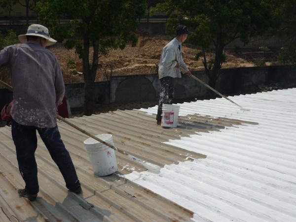 Phủ sơn gốc Polyurethane xử lý triệt để cho bề mặt tôn cũ, rỉ sét trên diện rộng