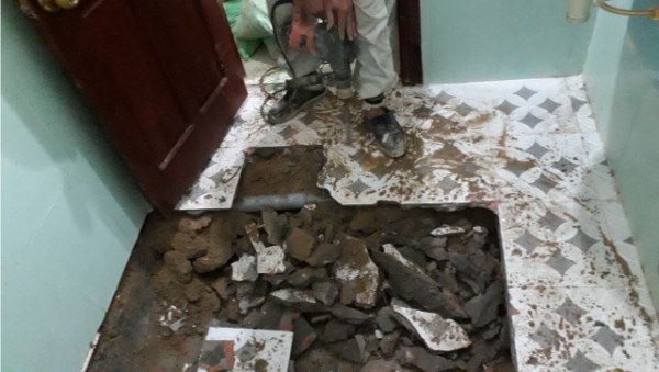 Báo giá chống thấm nhà vệ sinh cũ triệt để mới nhất 2026 3 Chống thấm nhà vệ sinh cũ triệt để bằng cách đục nền gạch