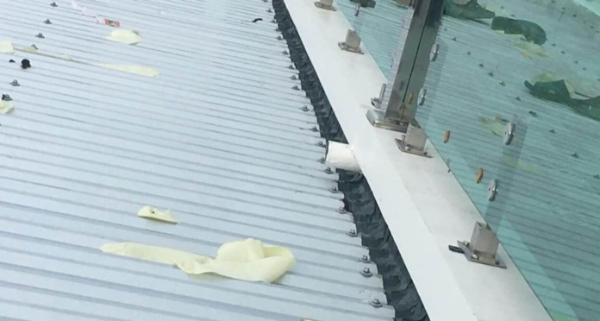Mái tôn giấu mái giải pháp toàn diện về thẩm mỹ , chống thấm và chi phí. 4 Ứng dụng về chống thấm của mái tôn giấu mái