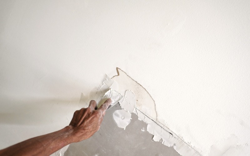 Phân biệt vết nứt mao mạch có thể tự quét xi măng và vết nứt cần thợ thi công