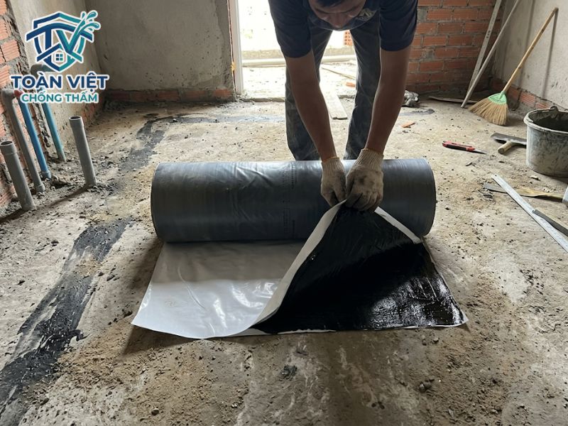 Cuộn màng chống thấm PE tự dính dày 1.5mm chuyên dùng cho sàn nhà vệ sinh