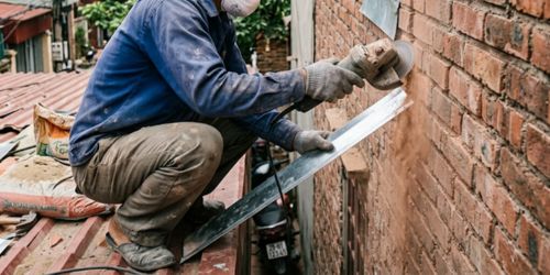 Phương pháp ốp tôn mạ kẽm giúp chặn đứng nước mưa chảy vào khe lún rộng