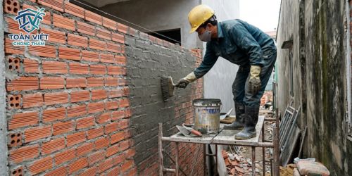 Chủ động chống thấm tường vây ngay từ giai đoạn xây thô giúp ngăn chặn rủi ro thấm dột về sau