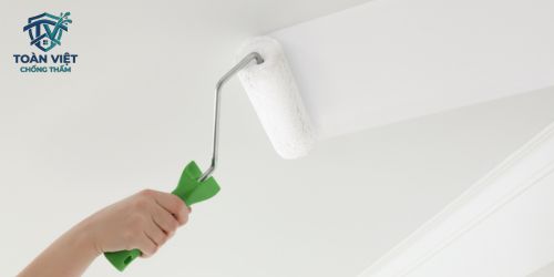 Kỹ thuật lăn sơn lớp thứ hai vuông góc với lớp thứ nhất để đảm bảo độ phủ kín 100%